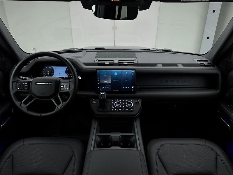 Land Rover Defender 110 P425 X-DYNAMIC REZERVACE - fotka 2 z 50
