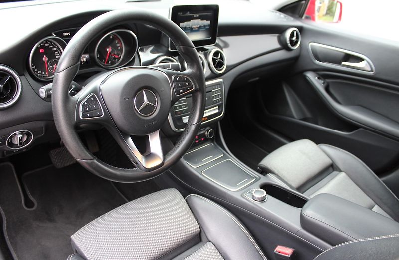 Mercedes-Benz CLA 180 Shooting Brake - fotka 8 z 20