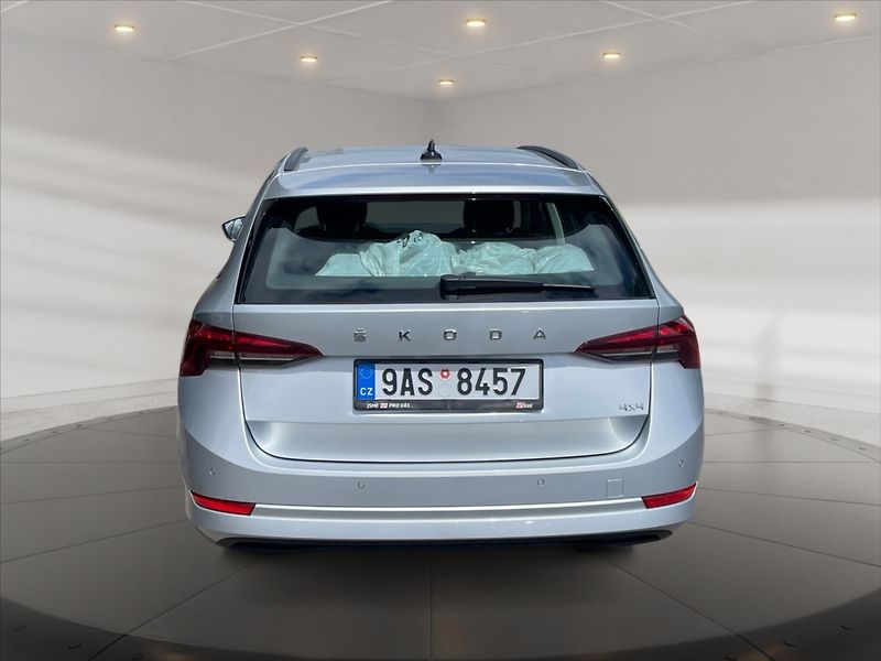 Škoda Octavia 2,0 TDI Ambition 4x4 DSG - fotka 5 z 11