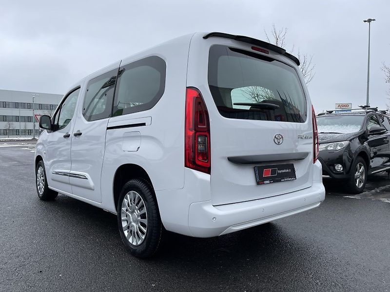 Toyota ProAce City Verso 1.5D 100k 6MT Business - fotka 6 z 26