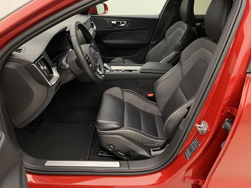 Volvo V60 CC B5 AWD PLUS AUT REZERVACE - fotka 3 z 59