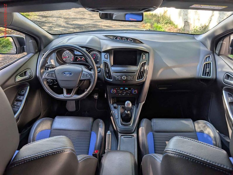 Ford Focus (2017) 2.0EB, ST, Xenon, navi - fotka 12 z 19