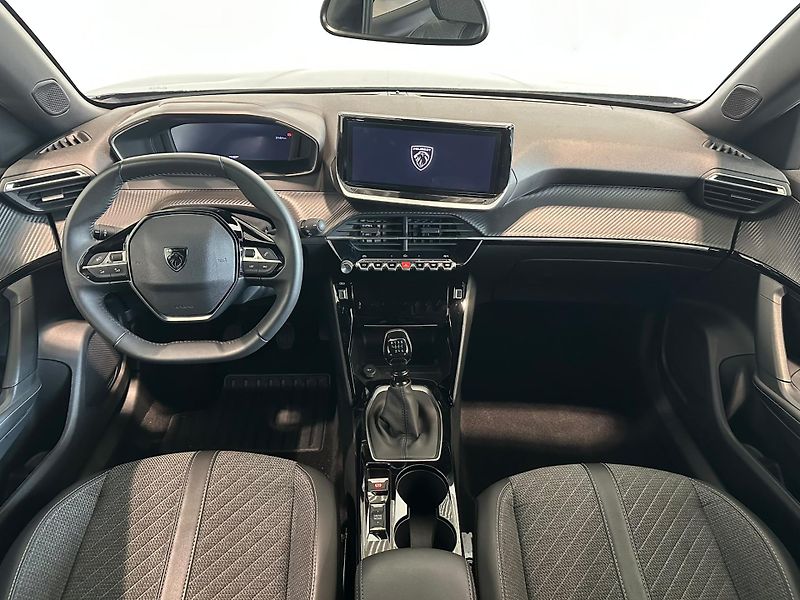 Peugeot 2008 1,2 PureTech Allure  74kW - fotka 9 z 17
