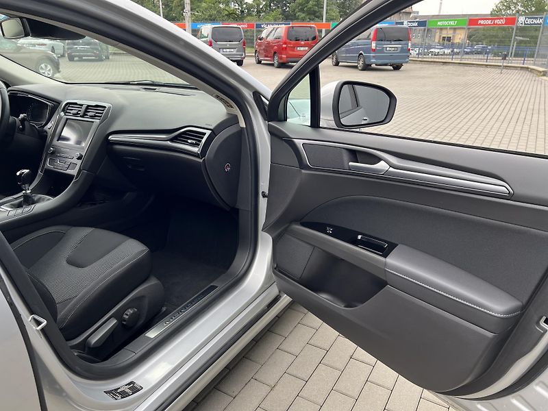 Ford Mondeo (2019) 2.0TDCi*110KW*Kamera - fotka 35 z 39
