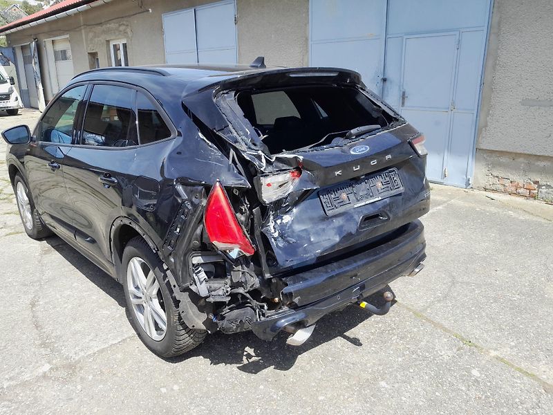 Ford Kuga 2,5 PHVE ST Line - fotka 9 z 17