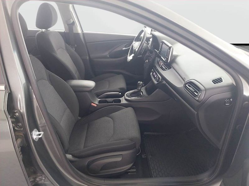 Hyundai i30 (2023) Smart 1.0 T-GDI - fotka 9 z 18