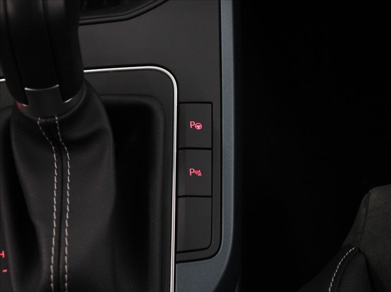 Seat Arona 1,0 TSi DSG Xperience 5L.Zár. - fotka 16 z 23