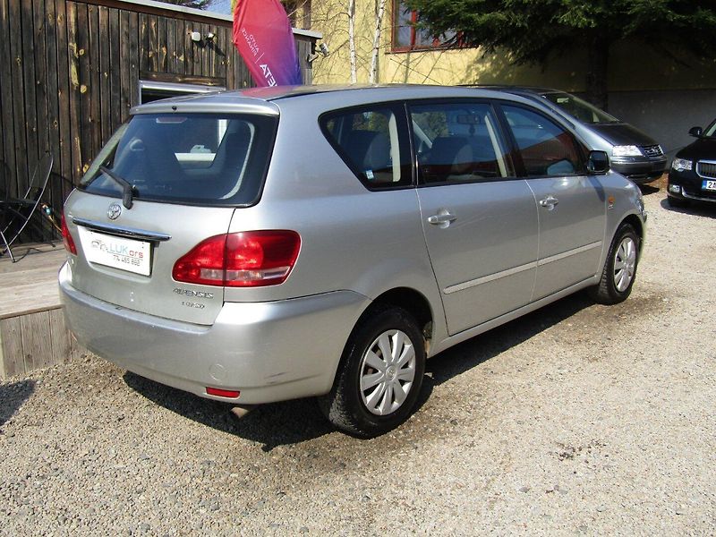 Toyota Avensis Verso (2003) 2.0 D-4D 85kW BEZ KOROZE A DPF - fotka 11 z 30