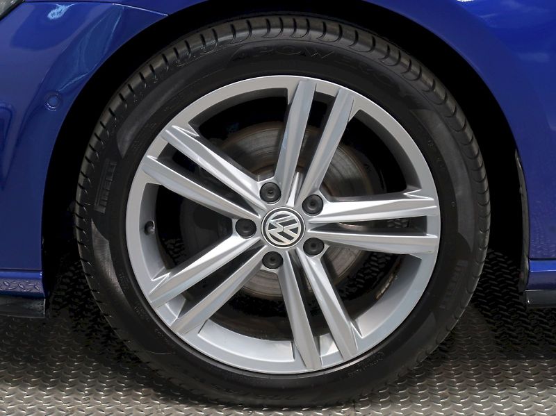 Volkswagen Golf (2018) R-LINE 1.6TDI 85KW LED ACC PAN - fotka 37 z 40