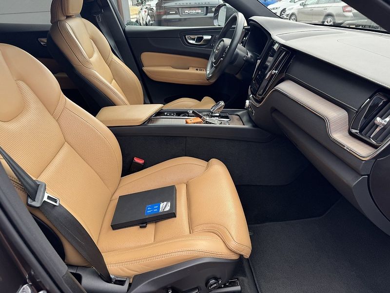 Volvo XC60 (2021) 2.0D B4 AWD Inscription - fotka 18 z 47