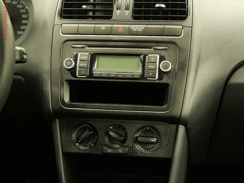 Volkswagen Polo (2010) 1.2i, AC, temp - fotka 13 z 17