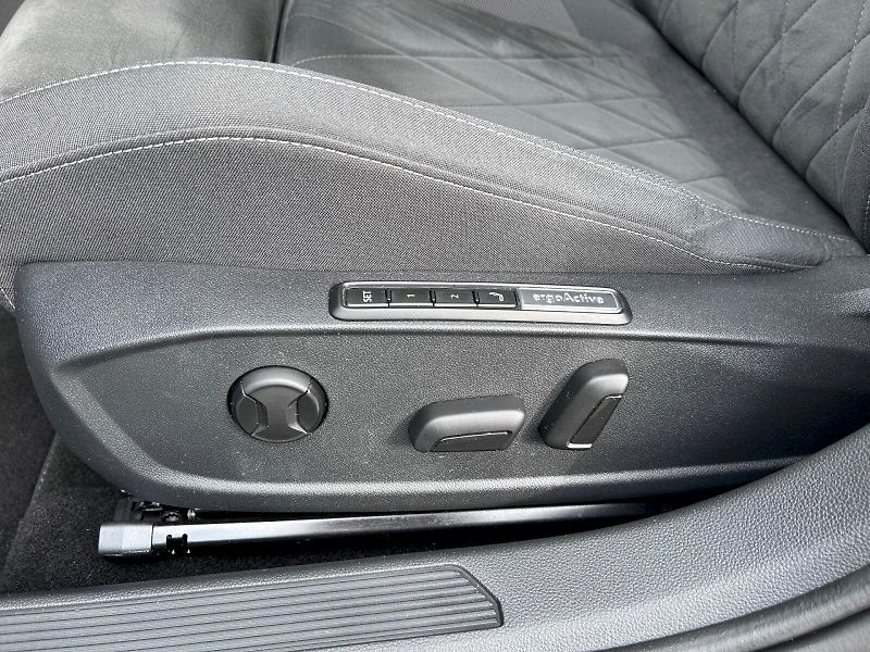 Volkswagen Golf (2023) 1.5 TSI 110kW Style - fotka 7 z 35