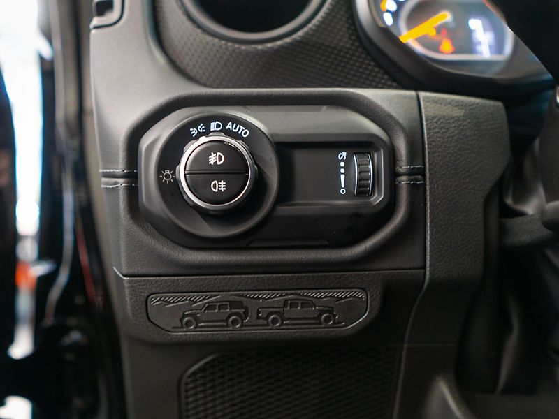 Jeep Wrangler (2026) 3.6 V6 Rubicon X, Naviják - fotka 19 z 39