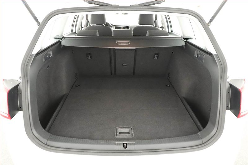 Volkswagen Golf (2016) 1.2 TSI, Tempomat - fotka 12 z 13