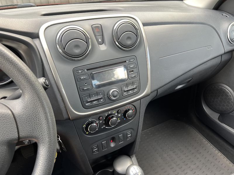 Dacia Logan 1.2 16v 55 kW 1. MAJITEL 2014 - fotka 13 z 14