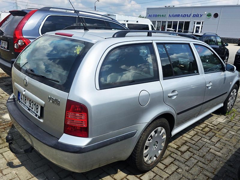 Škoda Octavia 1.6 MPI 75 KW TOUR ČR - fotka 3 z 9