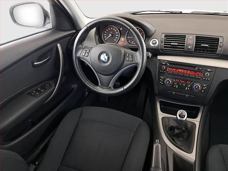 BMW Řada 1 (2011) 116i, Tažné, plně pojízdný - fotka 7 z 16