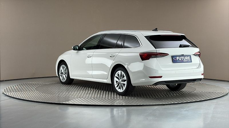Škoda Octavia 2.0 TDI DSG Style Combi - fotka 2 z 25