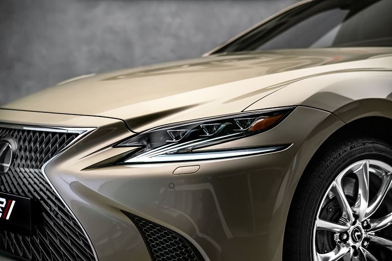 Lexus LS 500 LUXURY H AWD - fotka 9 z 28