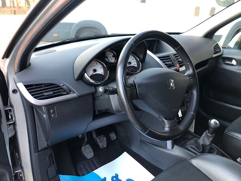 Peugeot 207 (2008) 1.6 HDi OUTDOOR - fotka 15 z 29