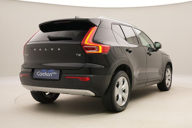 Volvo XC40 T2 MOMENTUM REZERVACE - fotka 12 z 44