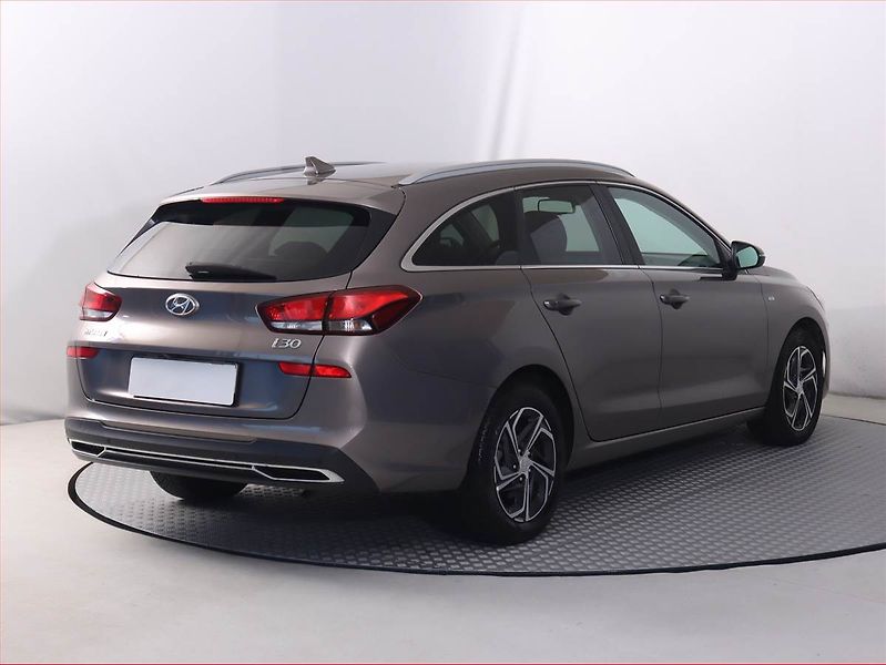 Hyundai i30 (2022) 1.5 T-GDI MHEV - fotka 5 z 19