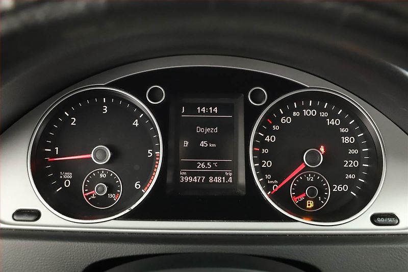 Volkswagen Passat (2011) 1.6 TDI, nová STK - fotka 8 z 13