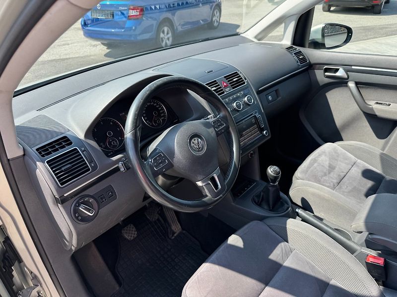 Volkswagen Touran (2014) SKY 1.6 TDI 77kW - fotka 12 z 46
