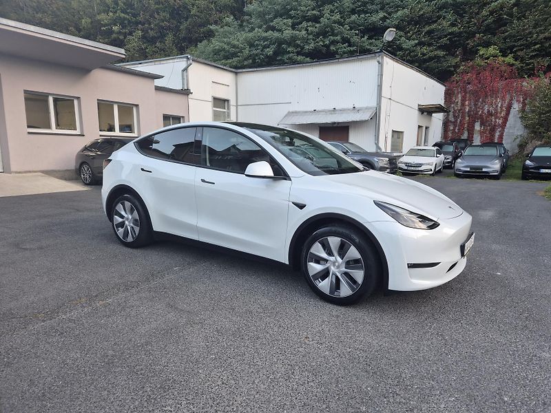Tesla Model Y LONG RANGE DUAL MOTOR  92,7% - fotka 3 z 48