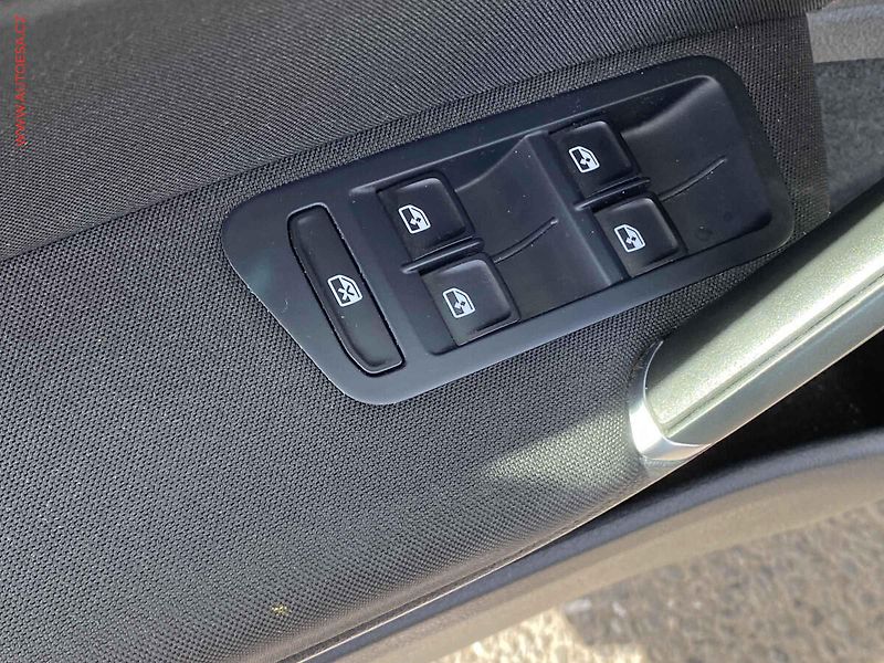 Volkswagen Golf (2017) 2.0 TDi, Sound, DSG, LED, TZ - fotka 11 z 16