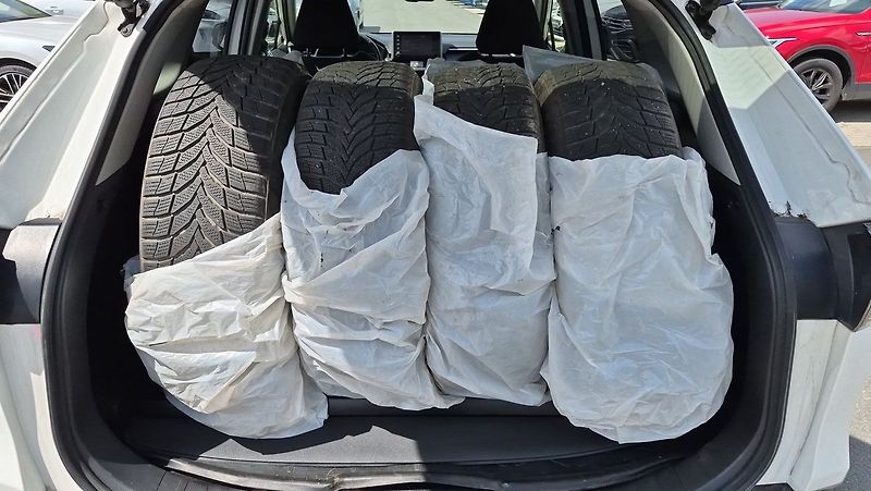 Toyota RAV4 Comfort  Style 2,5 HEV 4x4 - fotka 21 z 22