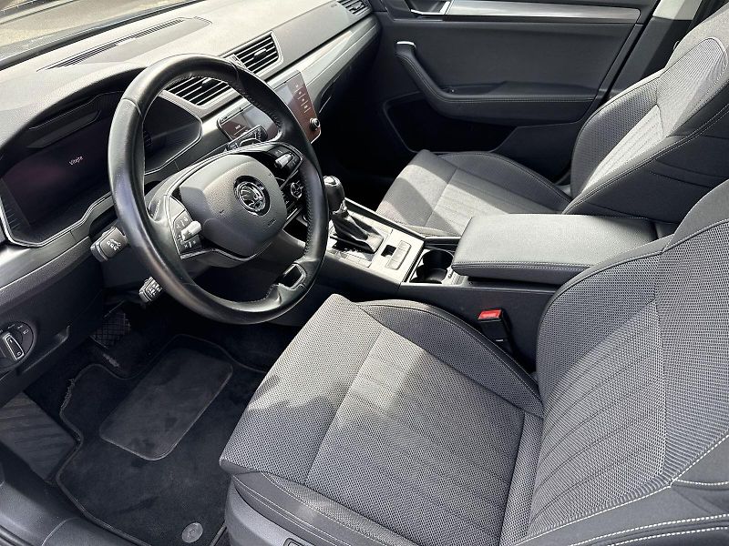 Škoda Superb (2022) Combi 2.0 TDI DSG Style - fotka 7 z 33
