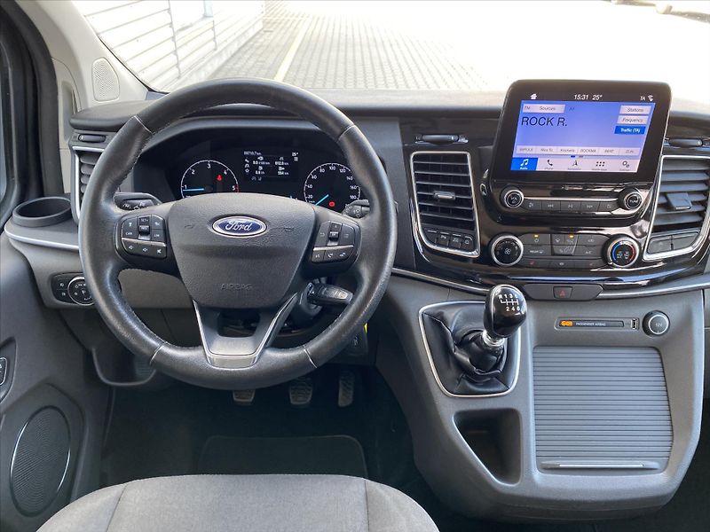 Ford Tourneo Custom 2,0 EcoBlue 136kW L2 - fotka 11 z 26