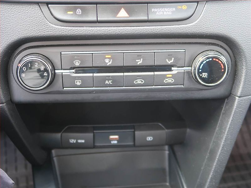 Kia Ceed (2020) Silver 1.0 T-GDI, Serv.kniha - fotka 12 z 17