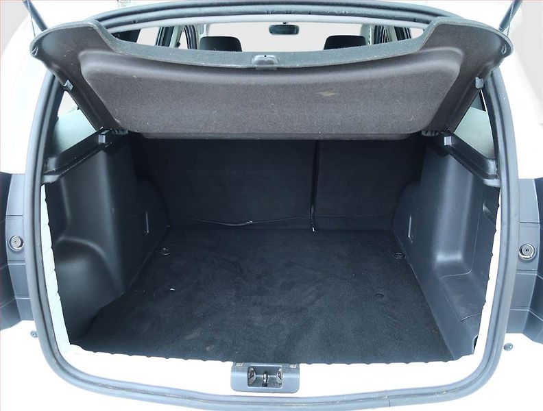 Dacia Duster (2015) 1.5 dCi - fotka 13 z 15