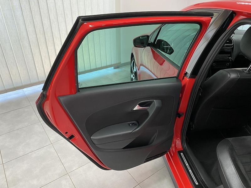 Volkswagen Polo 1.4 TSí GTi 132 kW DSG Bi-Xeno - fotka 17 z 23