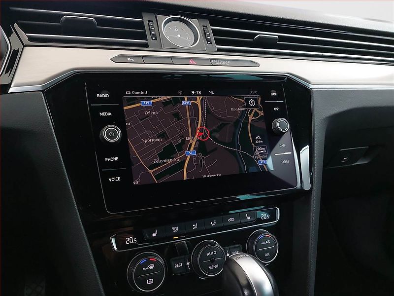 Volkswagen Passat (2018) 2.0 TDI, Automat, Kůže, Navi - fotka 16 z 19