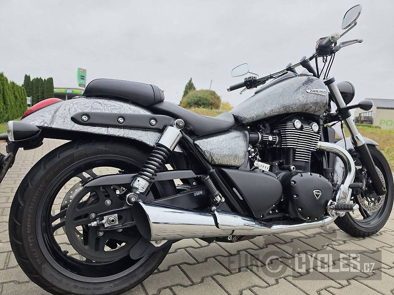 Triumph Thunderbird Storm (2013) - fotka 5 z 20