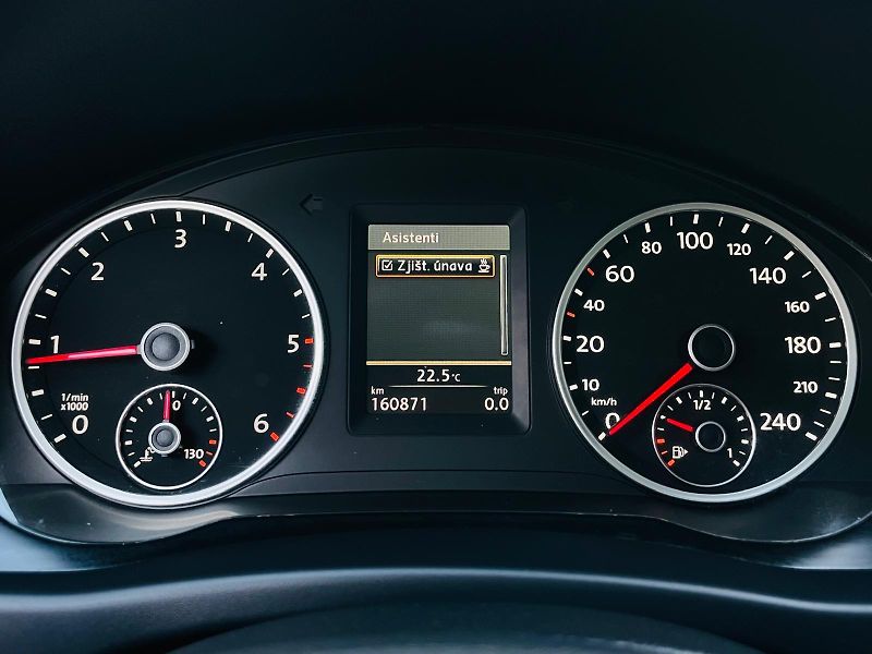 Volkswagen Tiguan 2.0TDI MANUÁL SENZORY 1MAJITEL - fotka 44 z 49