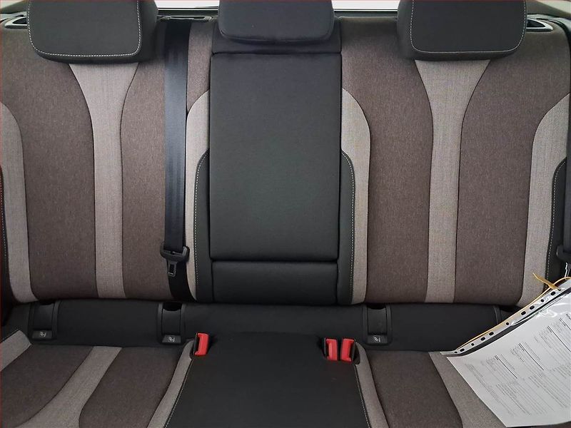 Škoda Enyaq (2021) Lodge iV 60 (62 kWh), SoH 93% - fotka 10 z 17