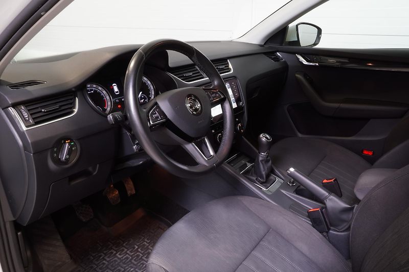 Škoda Octavia 1.6TDI,ČR,NAVI,Adaptivní temp. - fotka 12 z 32