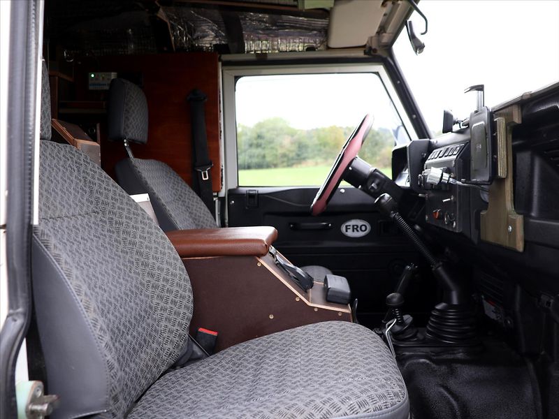 Land Rover Defender 2,5 110 Hard Top - fotka 27 z 40