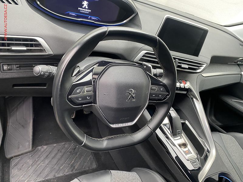 Peugeot 3008 (2019) 1.2PT, Allure, AT, navi - fotka 12 z 19
