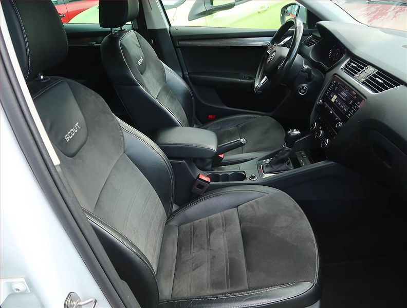 Škoda Octavia (2020) Scout 2.0 TDI, 4X4, Automat - fotka 9 z 16