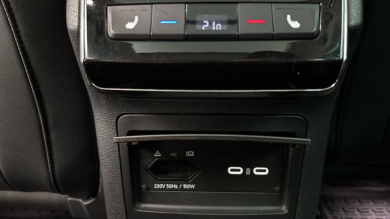 Škoda Superb 2.0 TSI DSG 4x4 Scout Combi - fotka 24 z 36