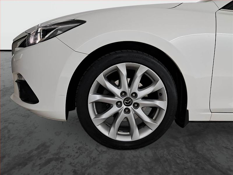 Mazda 3 (2015) 2.0 Skyactiv-G, Navi - fotka 15 z 18