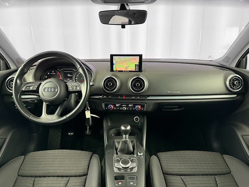 Audi A3 1.6 TDI LIMOUSINE SPORT, NAVIG - fotka 9 z 20