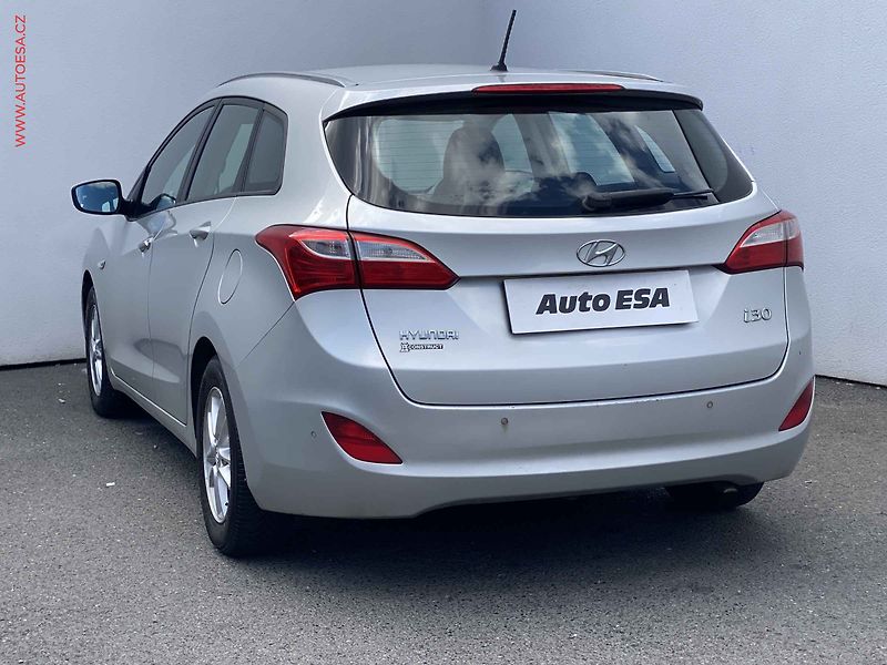 Hyundai i30 (2015) 1.6CRDi, ČR, AC - fotka 6 z 17