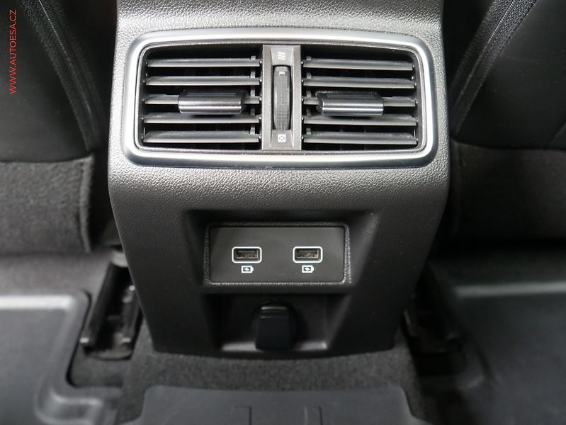 Renault Mégane (2021) 1.3 TCe, ČR - fotka 17 z 18