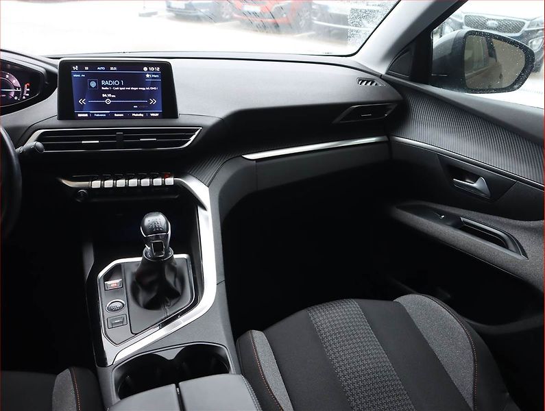 Peugeot 5008 (2021) PureTech 130, 7 míst - fotka 8 z 20